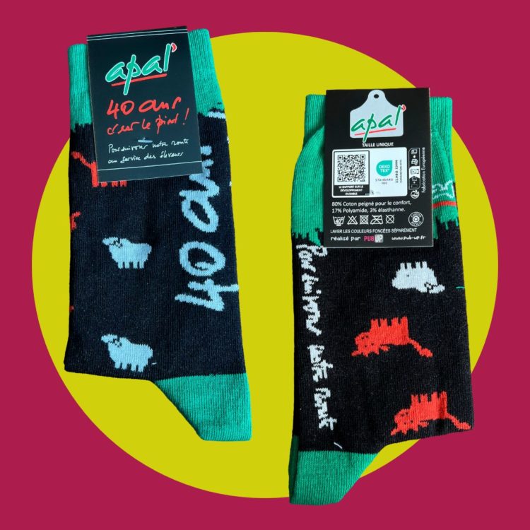 Chaussettes premium personnalisées avec étiquette cartonnée